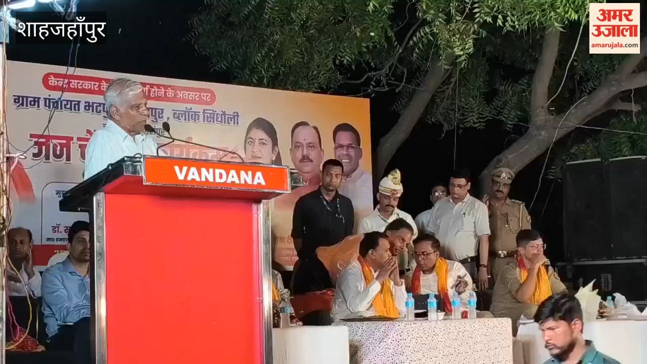 Minister-in-charge held a public meeting and listened to grievances in Shahjahanpur