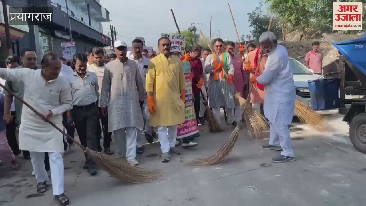 Prayagraj – Development and cleanliness will uplift the nation; Cabinet Minister Swatantra Dev wields the broom.