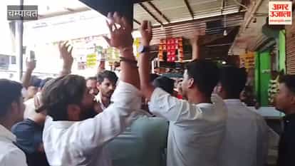 VHP activists outraged against man accused of molesting a minor in banbasa