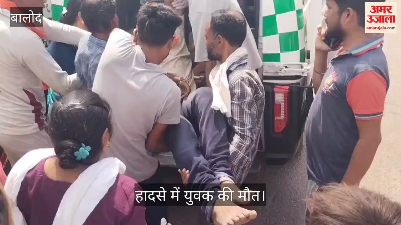 Two motorcycles collide while overtaking brake pedal pierces neck rider dies on the way to the hospital in Bal