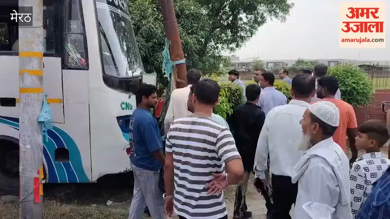 Meerut: Private Bus Enters Wrong Lane, Hits High-Tension Pole; Major Mishap Averted