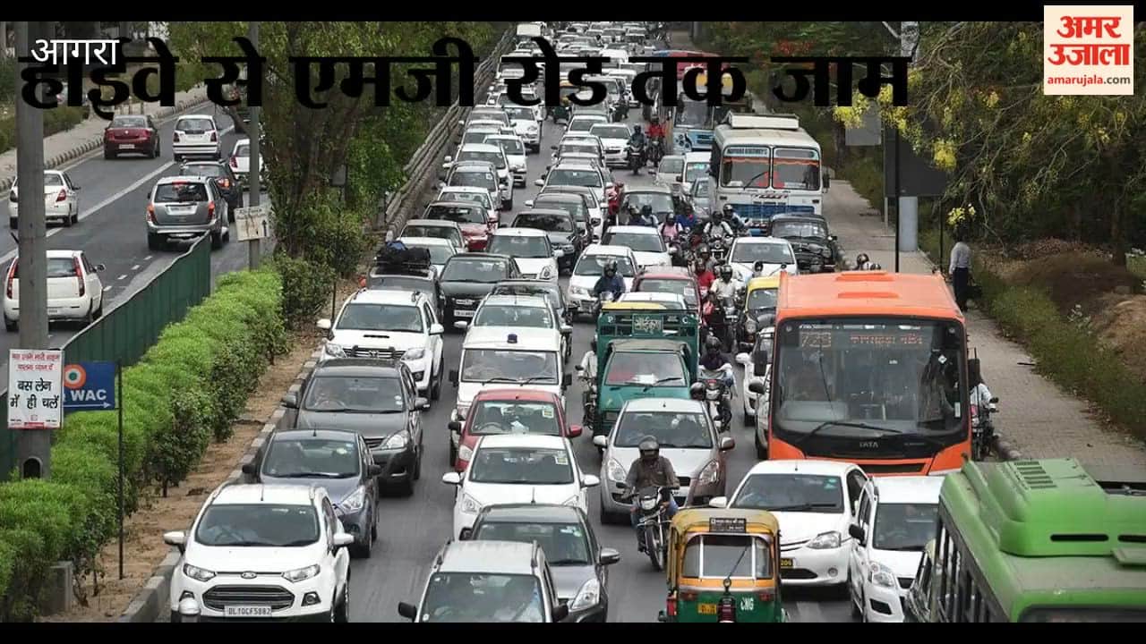 Traffic jam on highway in Agra
