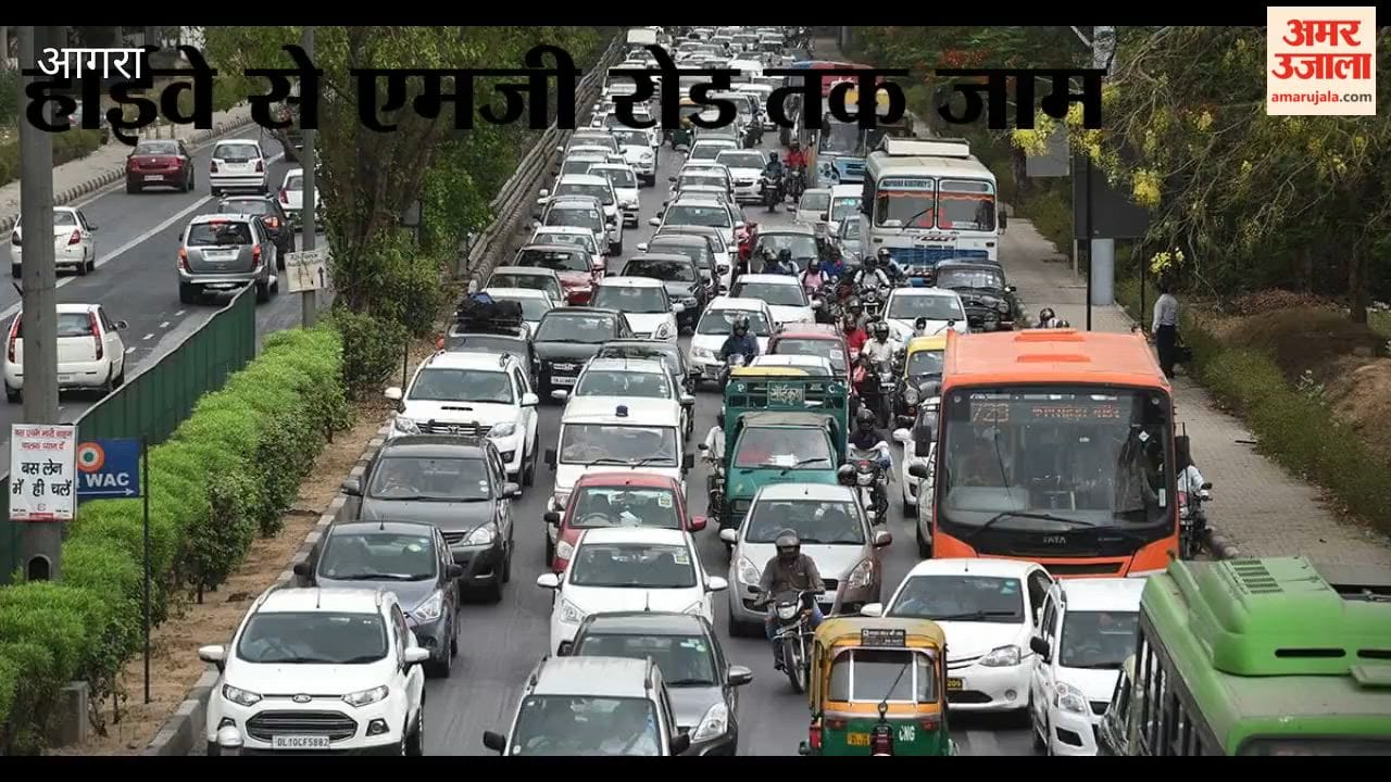 Traffic jam on highway in Agra