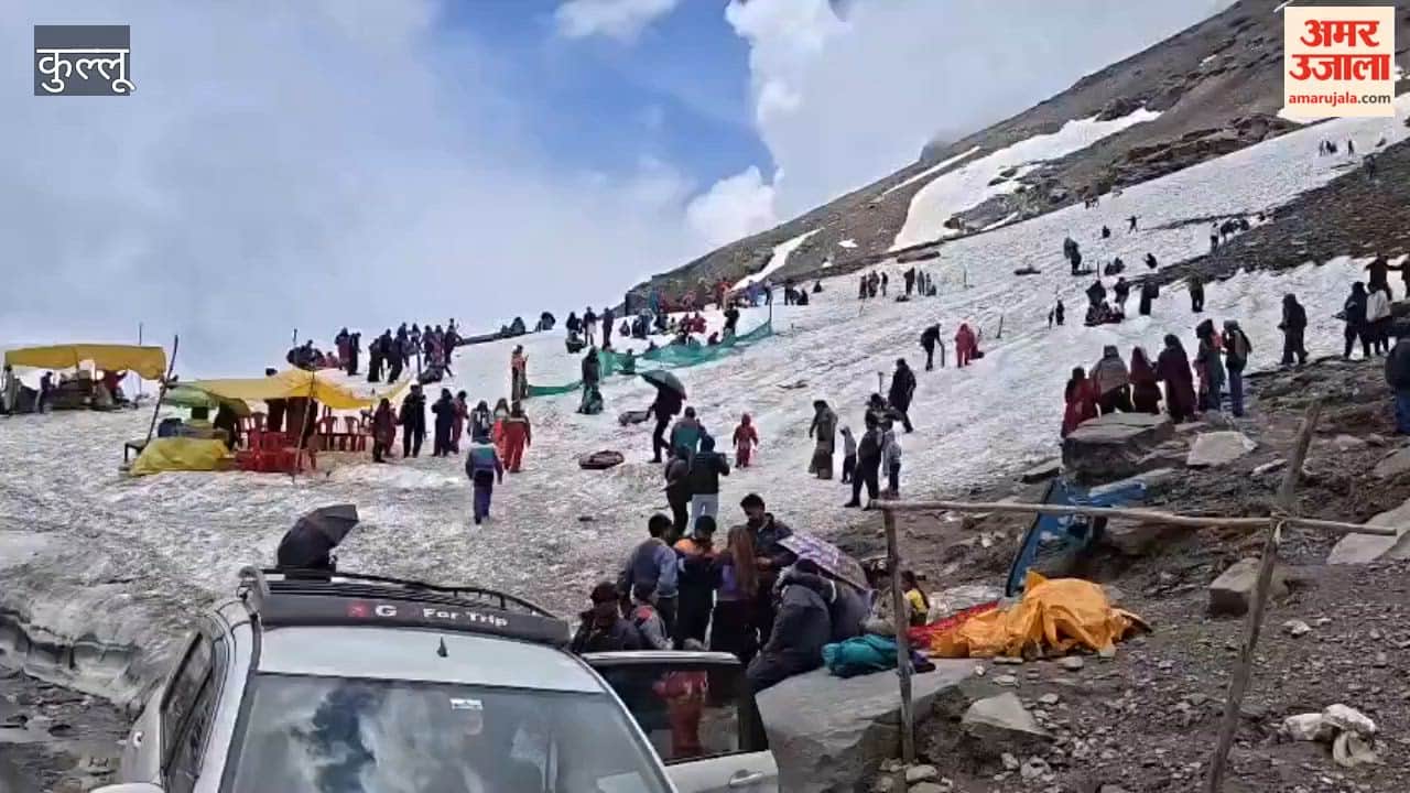 Rohtang Pass Emerges as Top Tourist Attraction Witnessing Huge Rush of Visitors