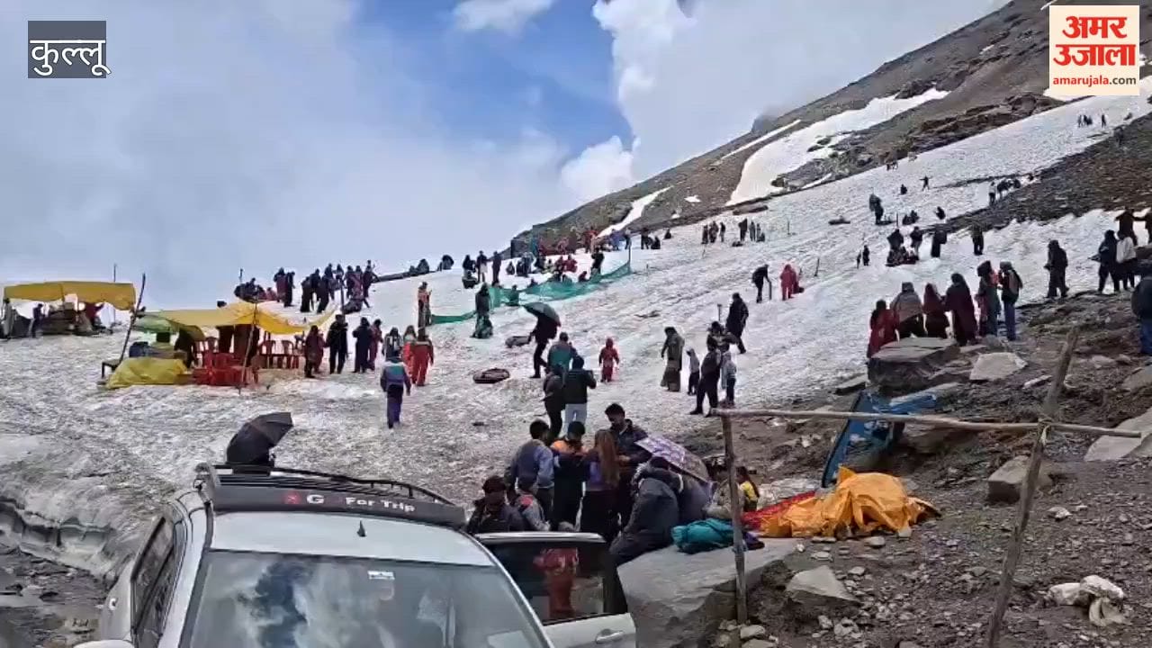 Rohtang Pass Emerges as Top Tourist Attraction Witnessing Huge Rush of Visitors