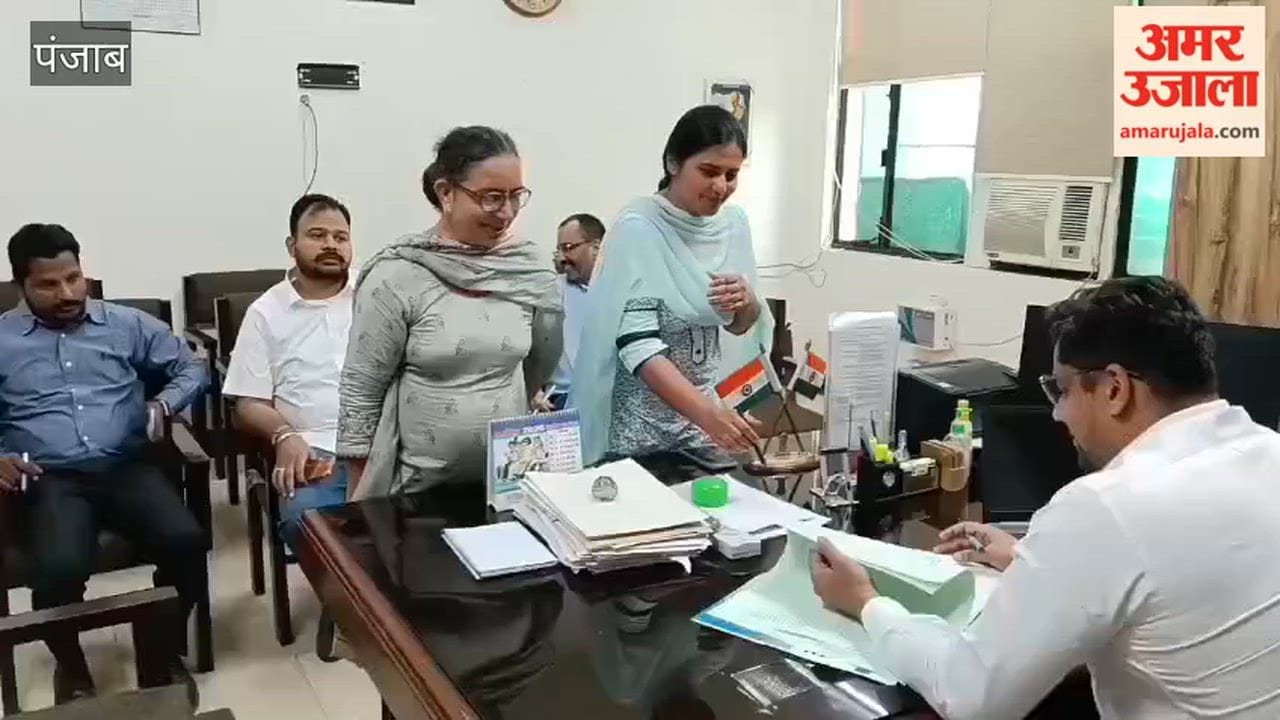 Training regarding SIR begins in Moga; SDM holds meeting with officials.