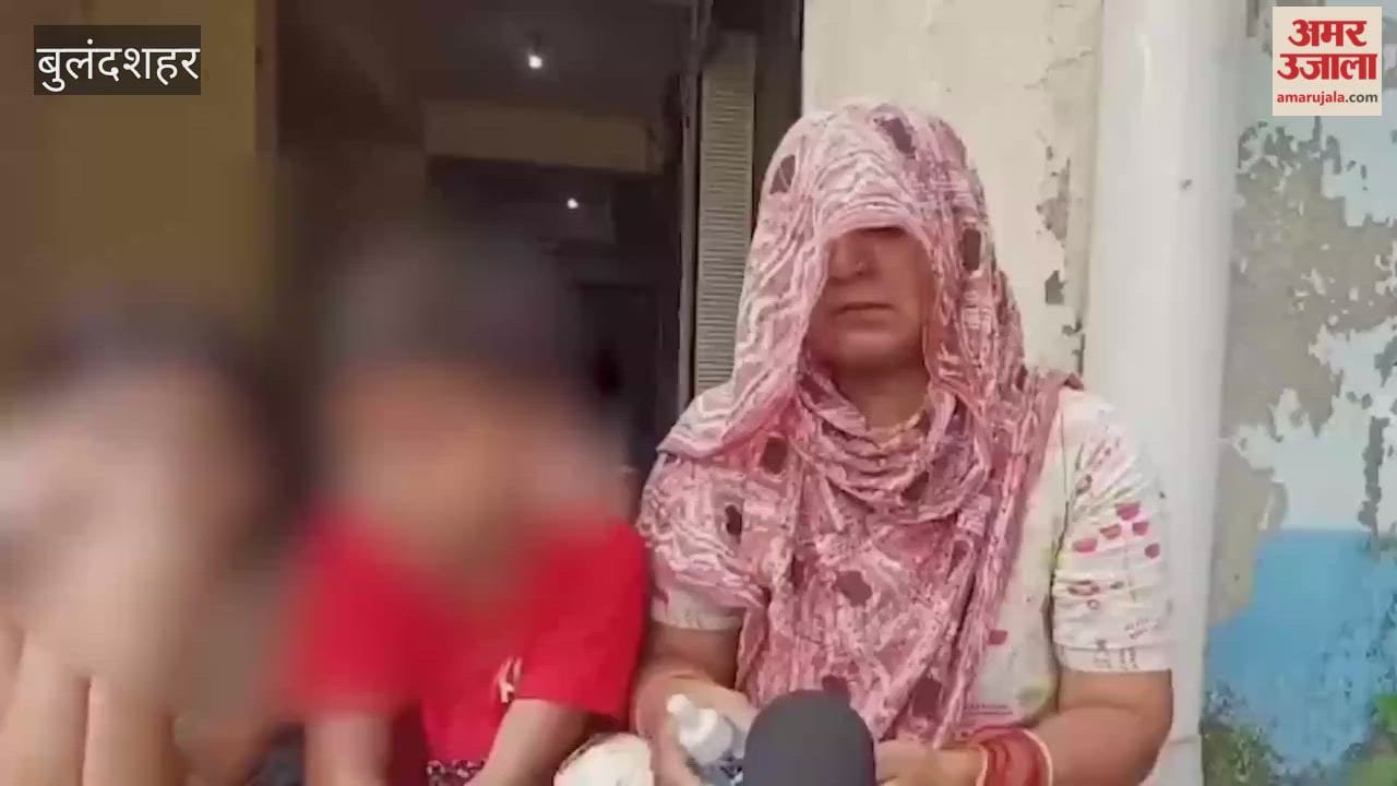 Sanitation worker sits on protest at municipal office with his family carrying all out