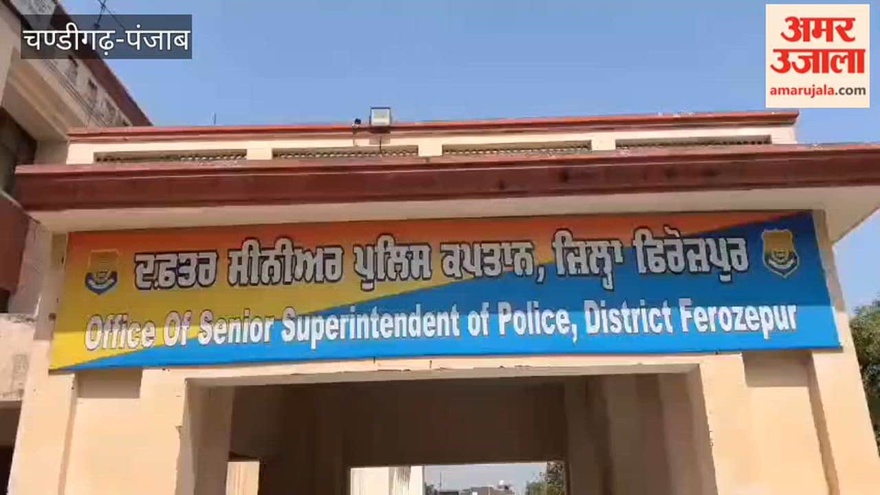Two accused arrested with illegal weapons.