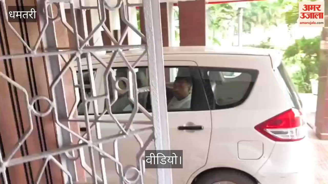 ACB officials caught an Irrigation Department employee red-handed while accepting bribe