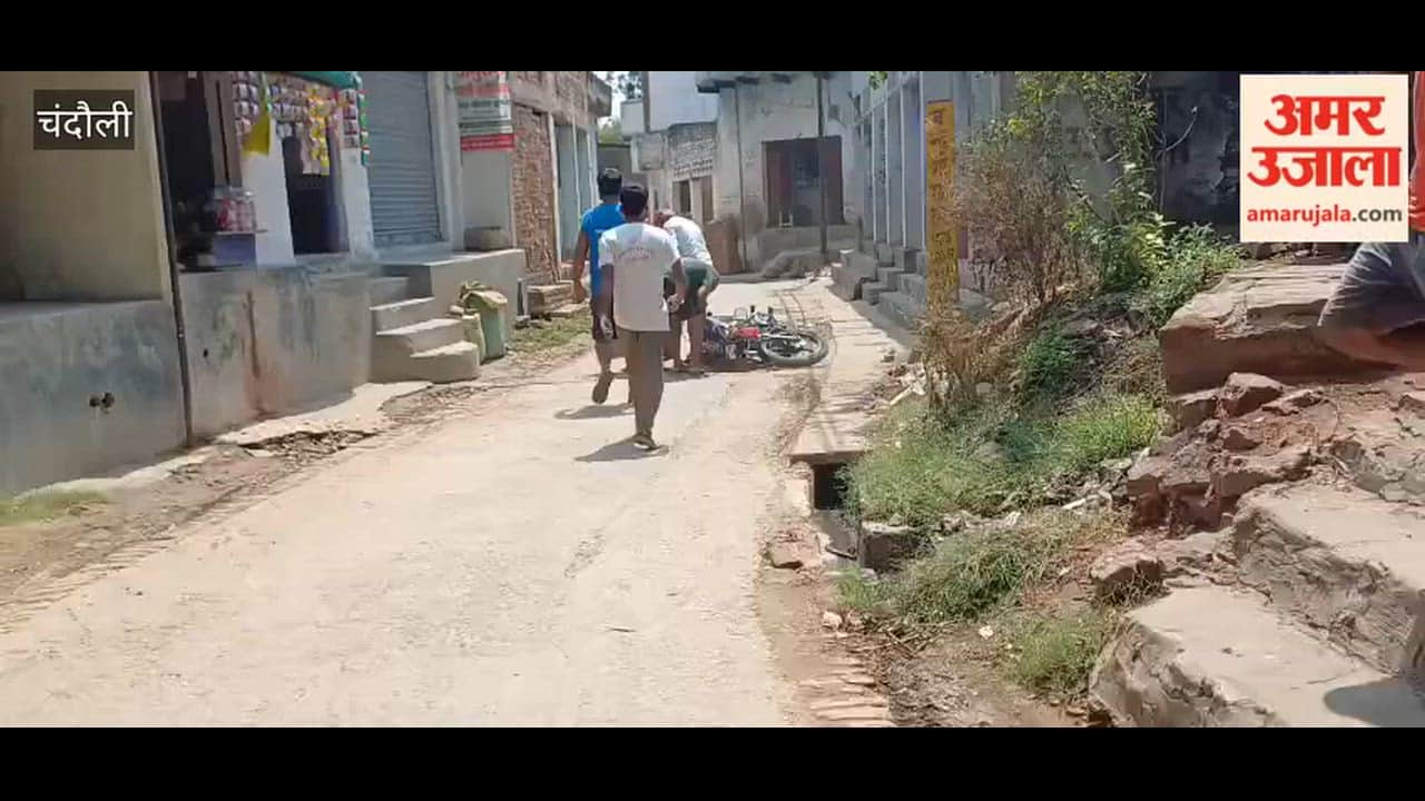 Damaged road and potholes Tanda Kala market cause trouble woman and driver injured