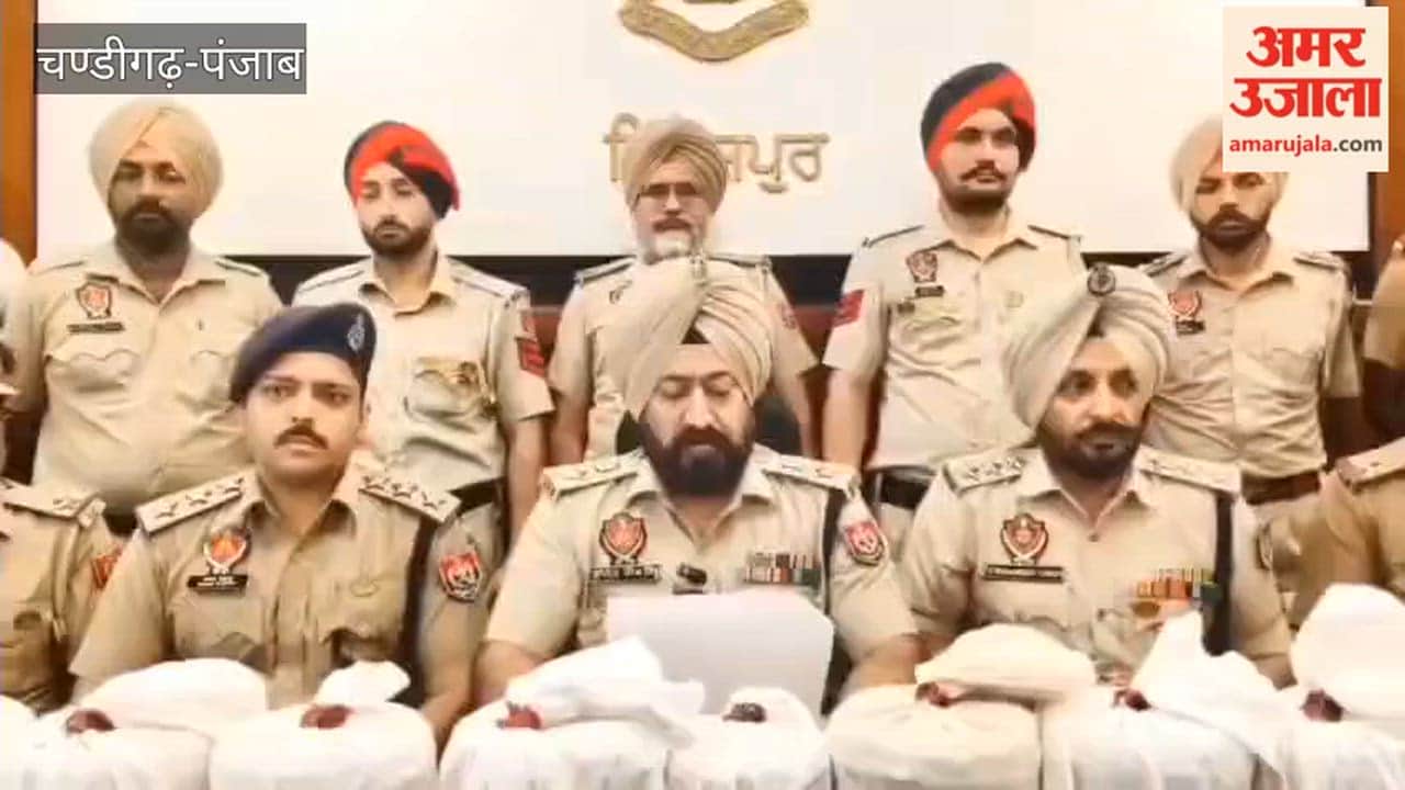 Ferozepur police arrested five accused with weapons and drug money.