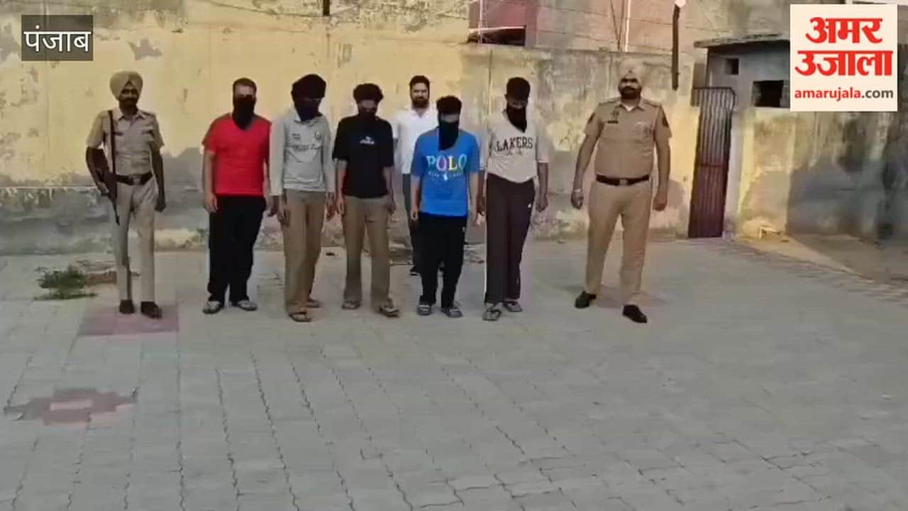 Moga Police's CIA team arrests five drug smugglers; one kilogram of heroin and a car seized.