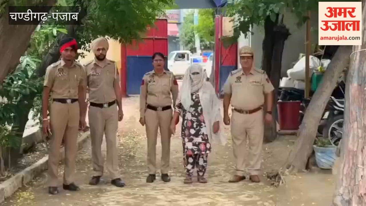 Moga's Badhni Kalan police arrested a woman with heroin and intoxicating pills.