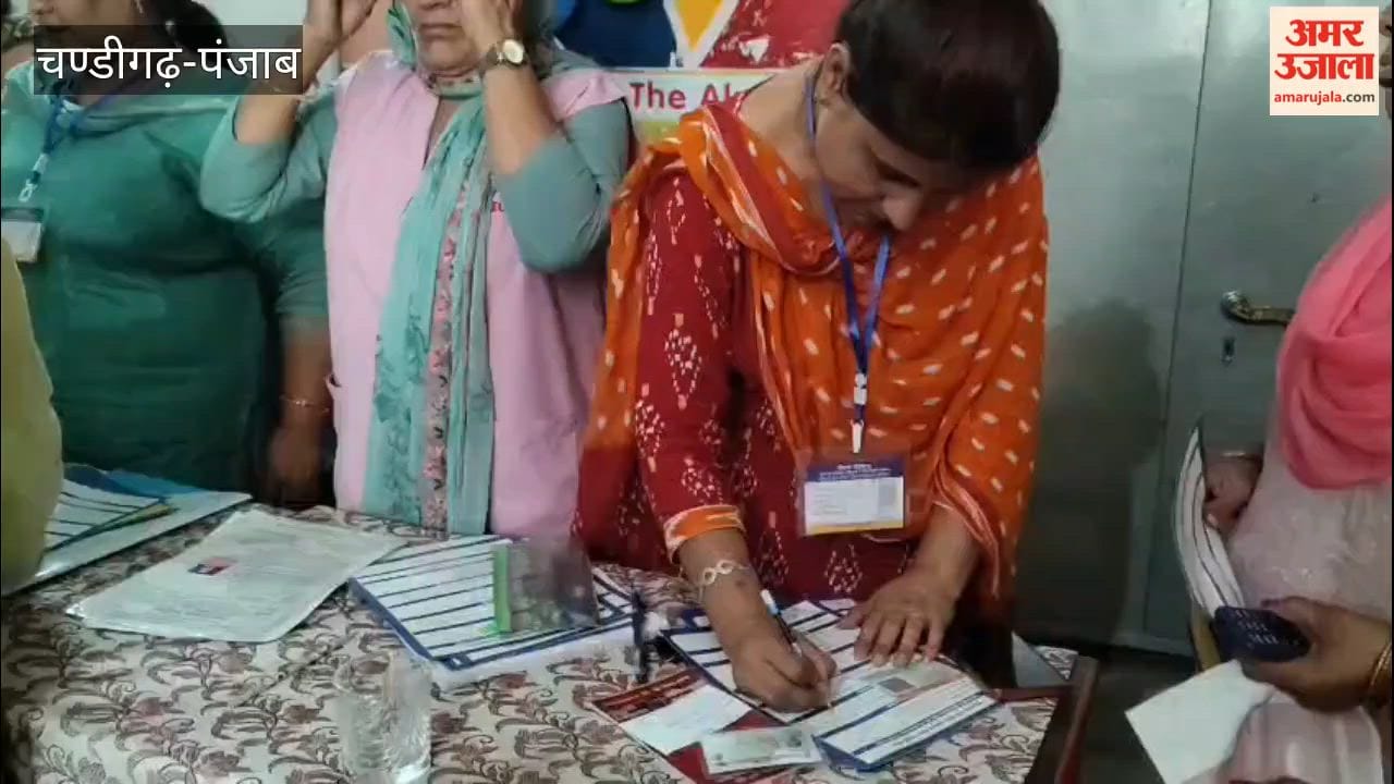 Registration of eligible beneficiaries begins in Pathankot under the 'Mukhyamantri Mawan-Dhiyan Satkar Yojana'.
