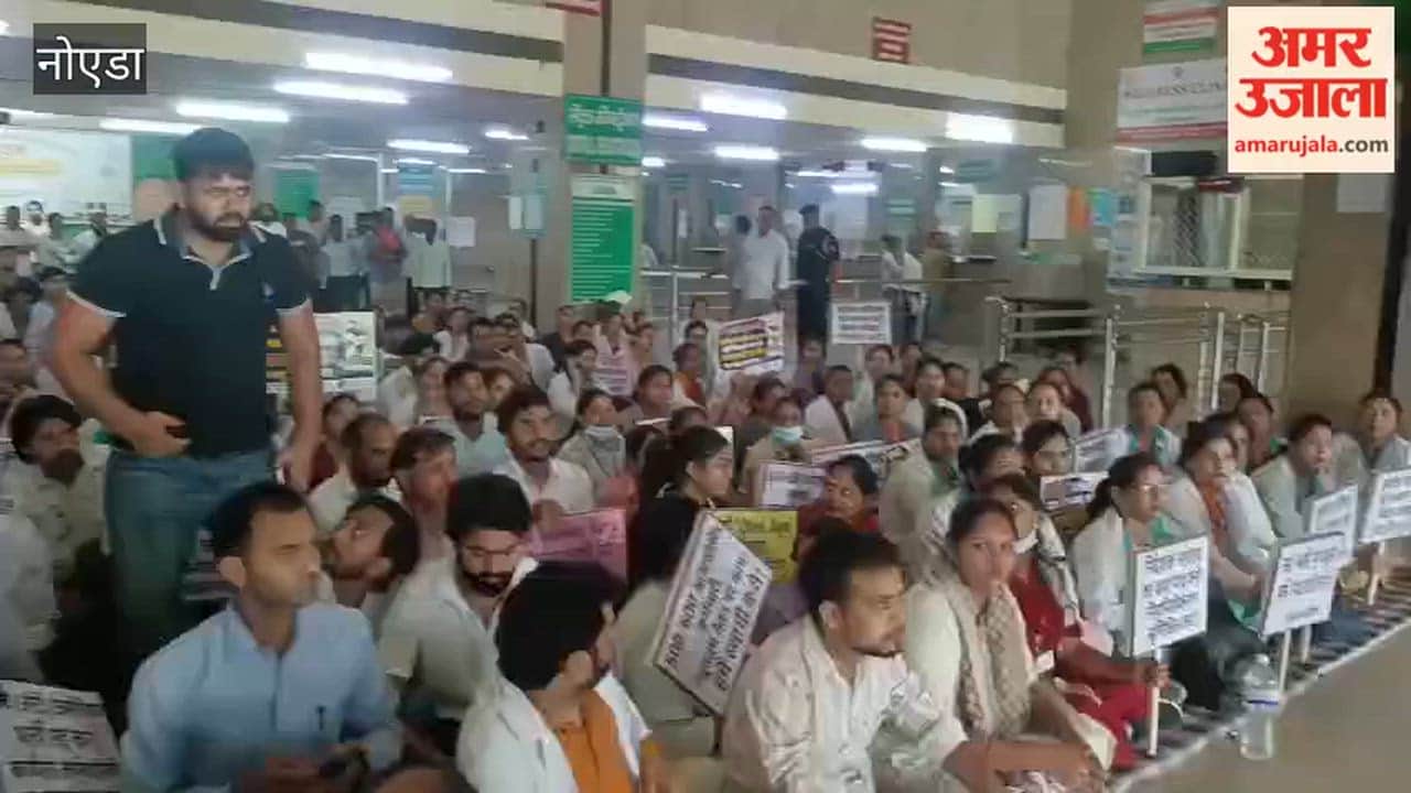 Outsourced employees are protesting at GIMS in Kasna