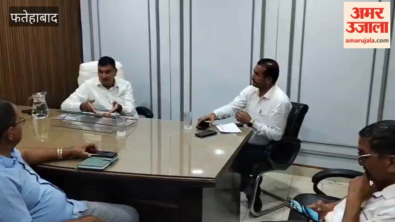 CM's Flying Squad conducts raid at the vegetable market in Fatehabad; inspects records.