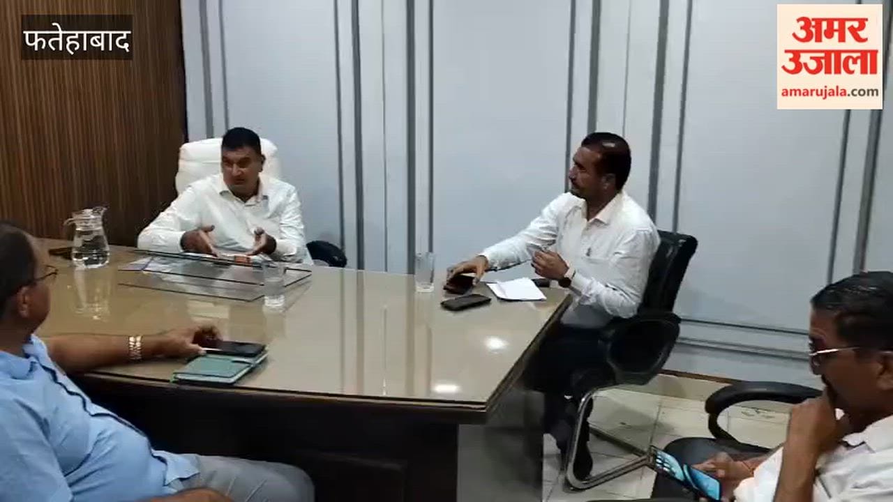 CM's Flying Squad conducts raid at the vegetable market in Fatehabad; inspects records.