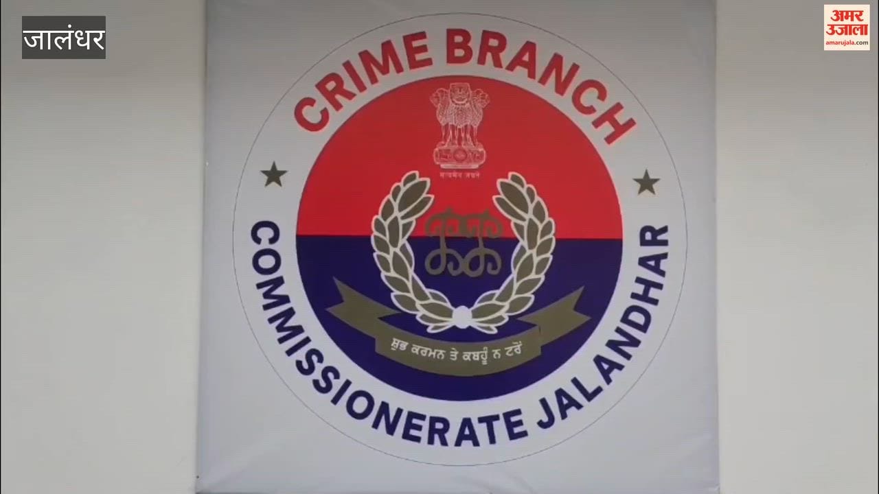 Two smugglers arrested with drug money.