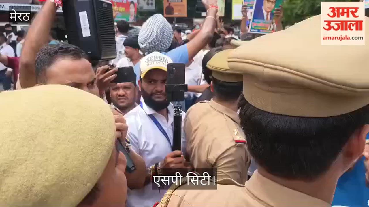 Meerut: Police sent Ravi Gautam and his supporters back inside as they were exiting Commissionerate Park; the SP (City) told them to "read the 'Grammar of Anarchy'" and not to block the road.