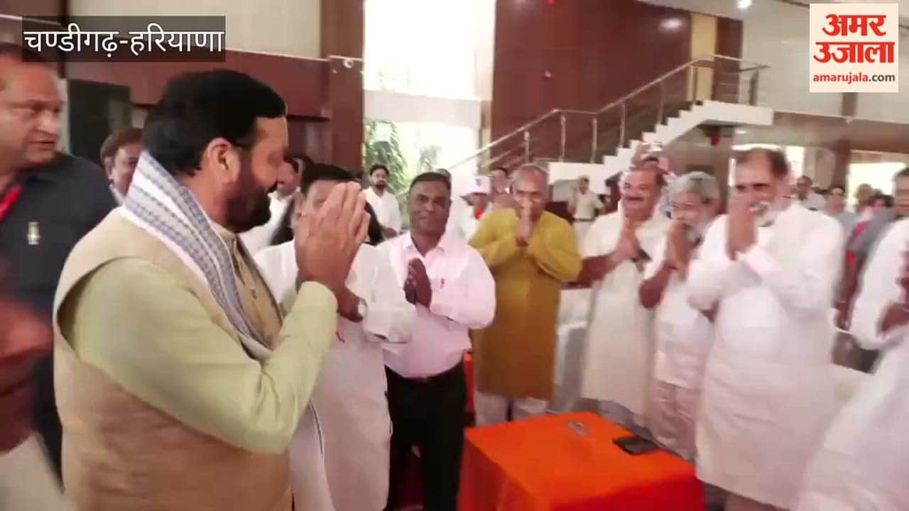 Haryana Chief Minister Nayab Singh Saini listened to Prime Minister Narendra Modi's 'Mann Ki Baat'.