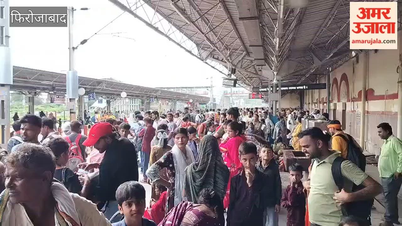 Huge crowds thronged Tundla station as holidays ended