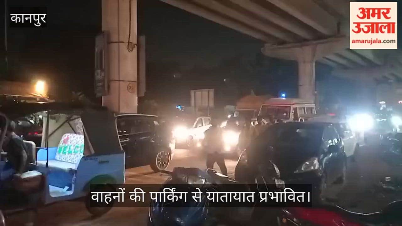 Vehicles Occupy Footpath From IIT Metro Station to IIT Gate, Traffic Jams Persist