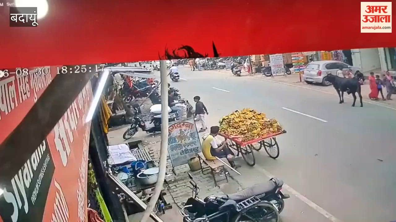 Accused swindled a female shopkeeper out of gold bangles in Budaun