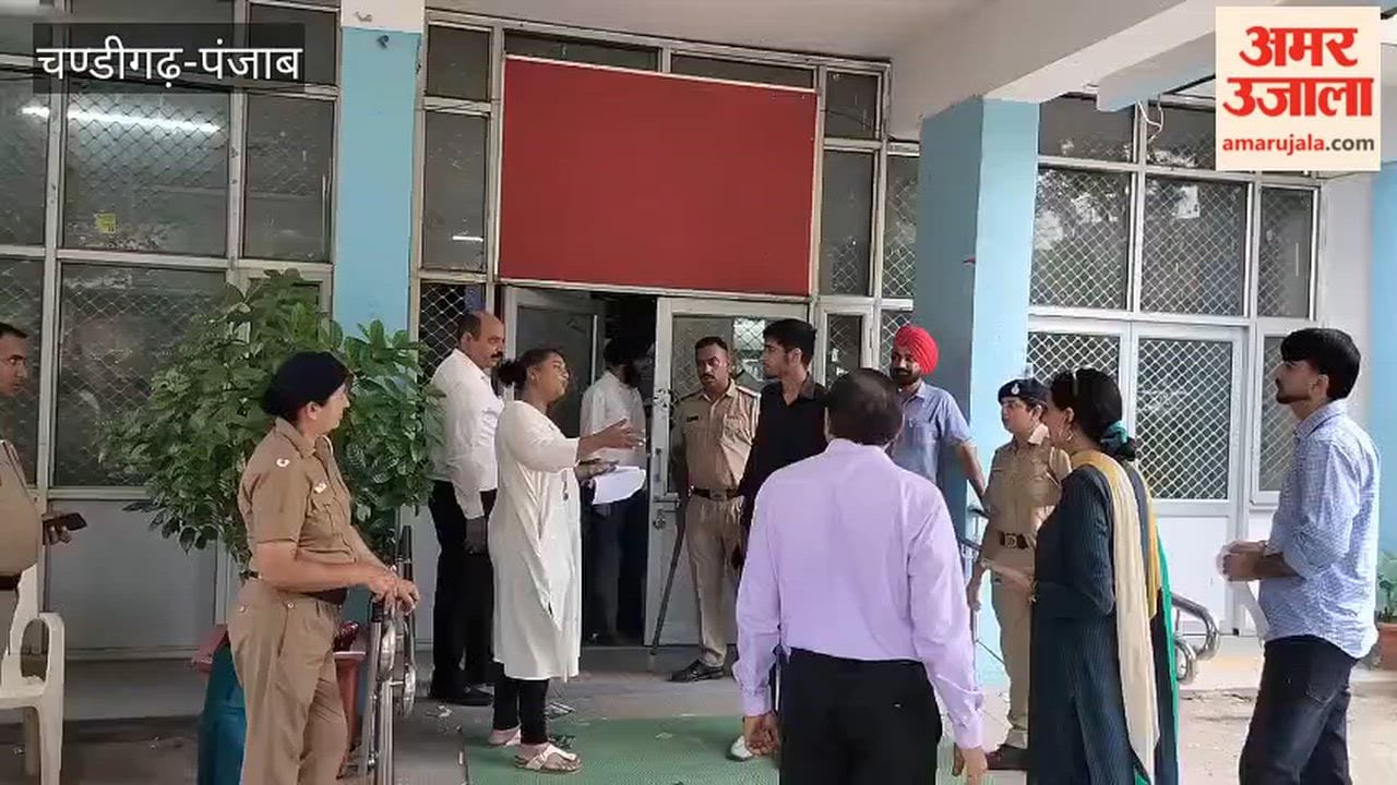 A student who came to deposit fees at the UILS department was denied entry.