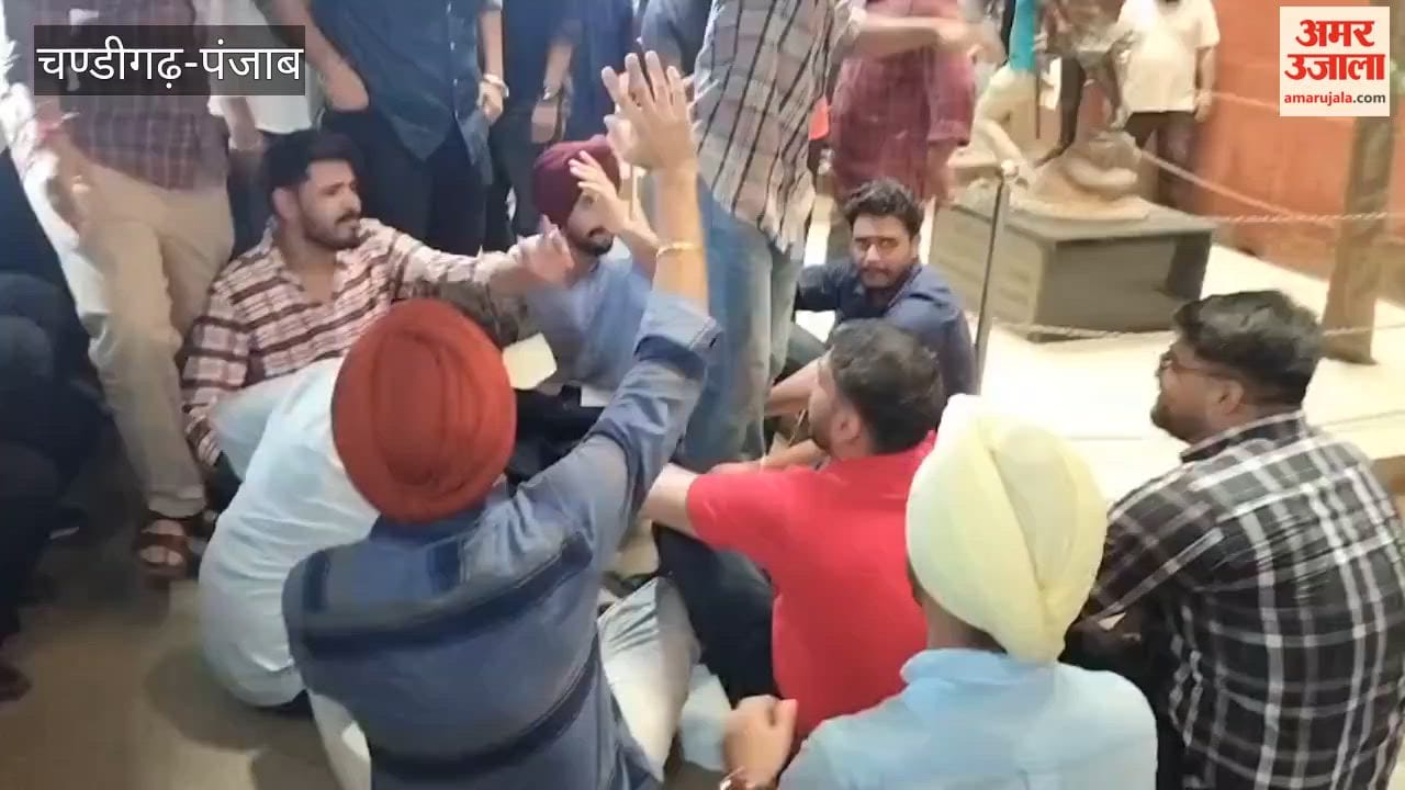 Law students stage sit-in, issue warning.