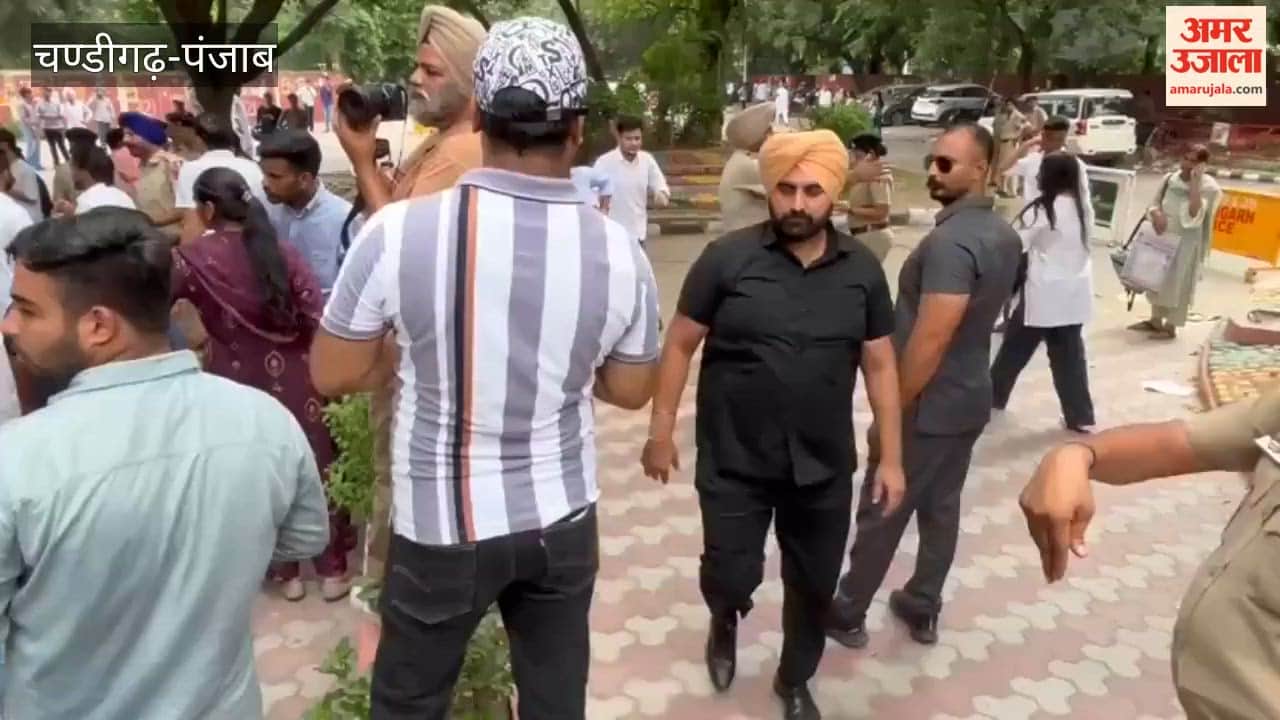 Students arrived at the SD College gate running