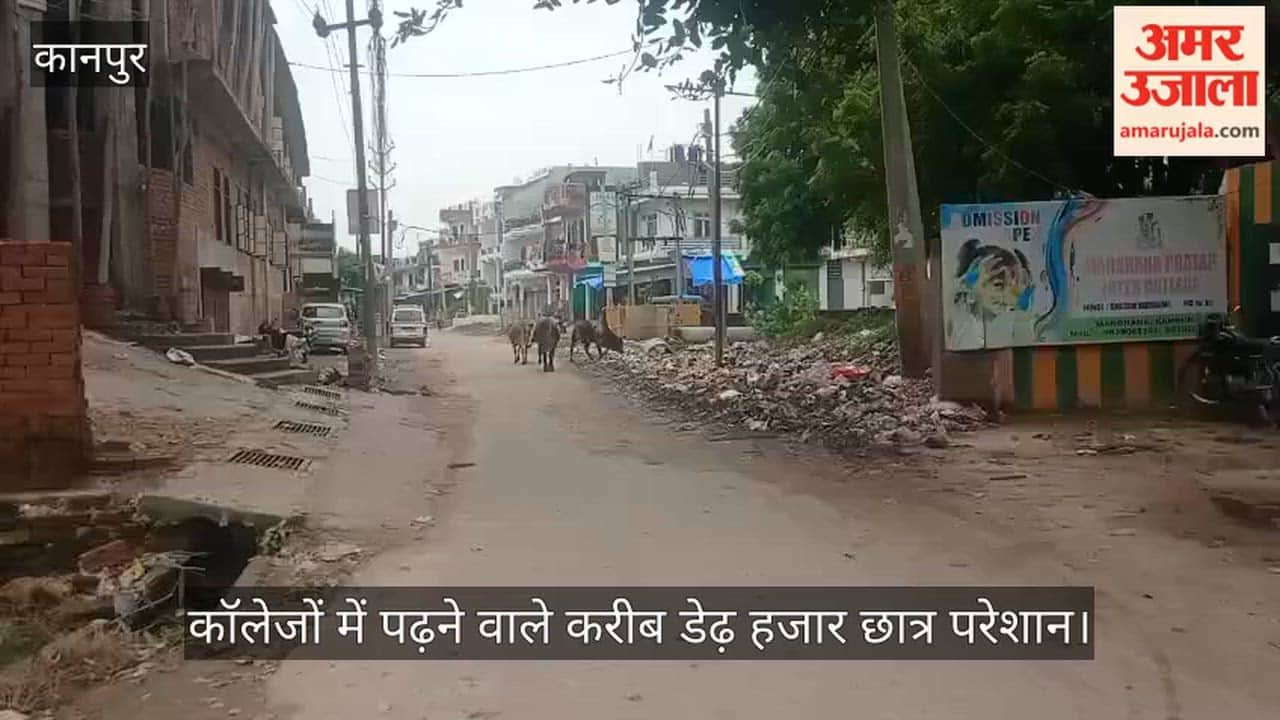 Dumping Zone Outside Two Prominent Inter Colleges in Mandhana, Students Forced to Pass Through Garbage
