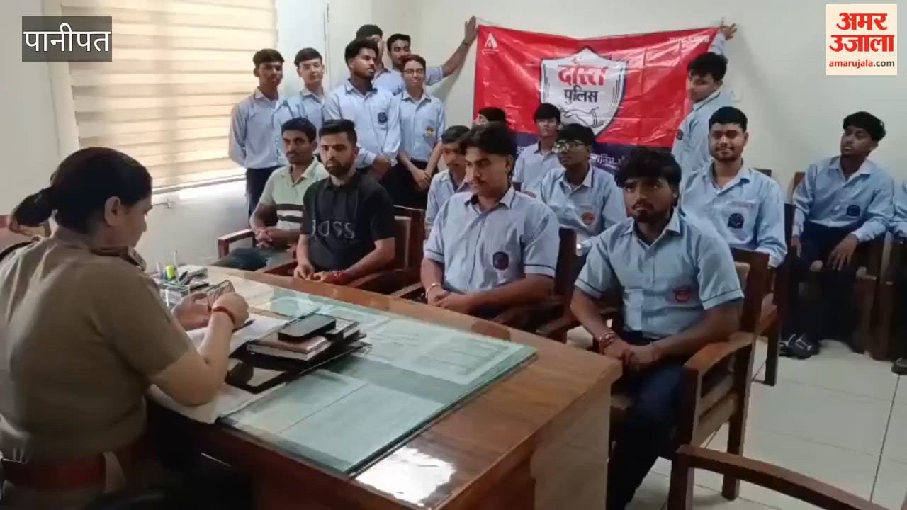 Students visited the women's police station in Panipat under the Dost Police campaign.