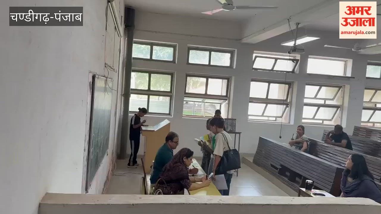 Students arrived to cast their votes at PGGCG-11, Chandigarh