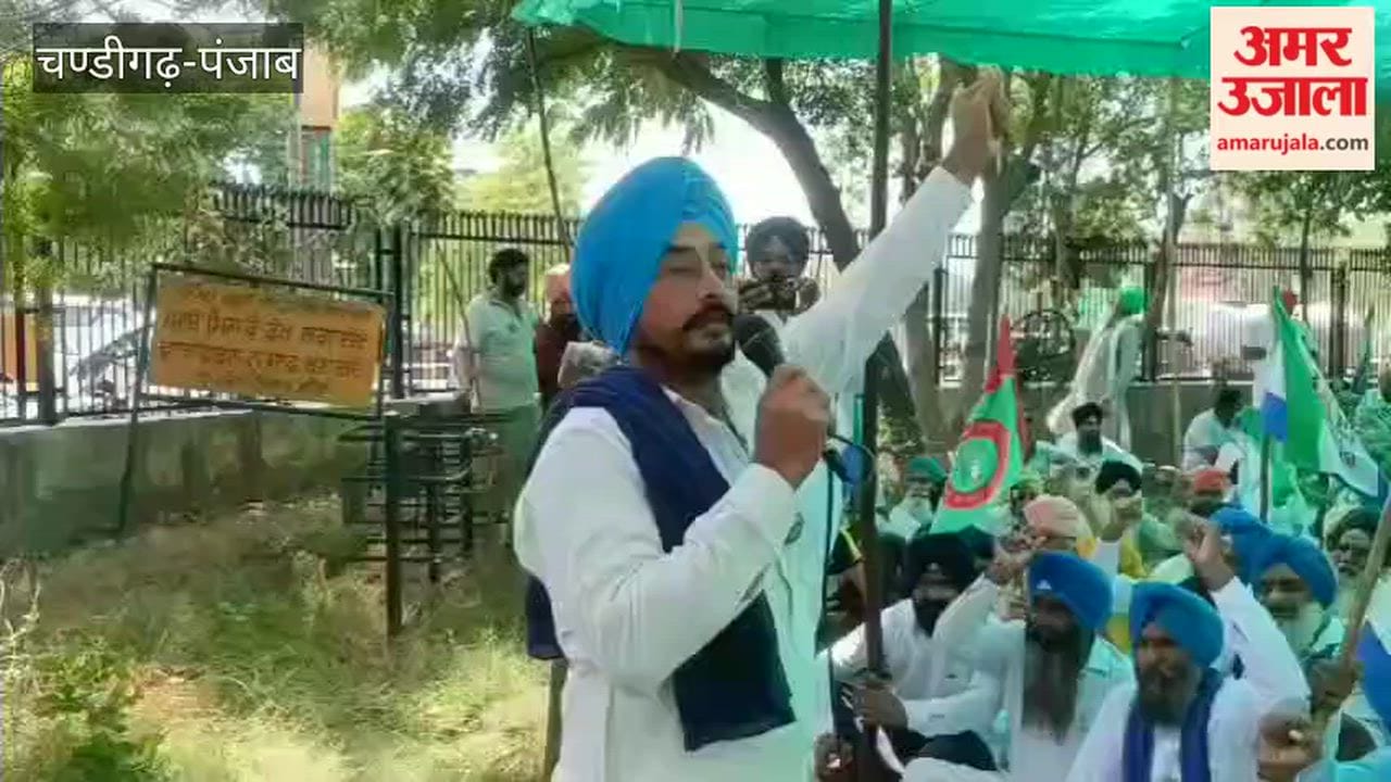 Demand for compensation for goods stolen from Shambhu-Khanauri protest sites; farmers stage a sit-in outside the Ferozepur DC office.