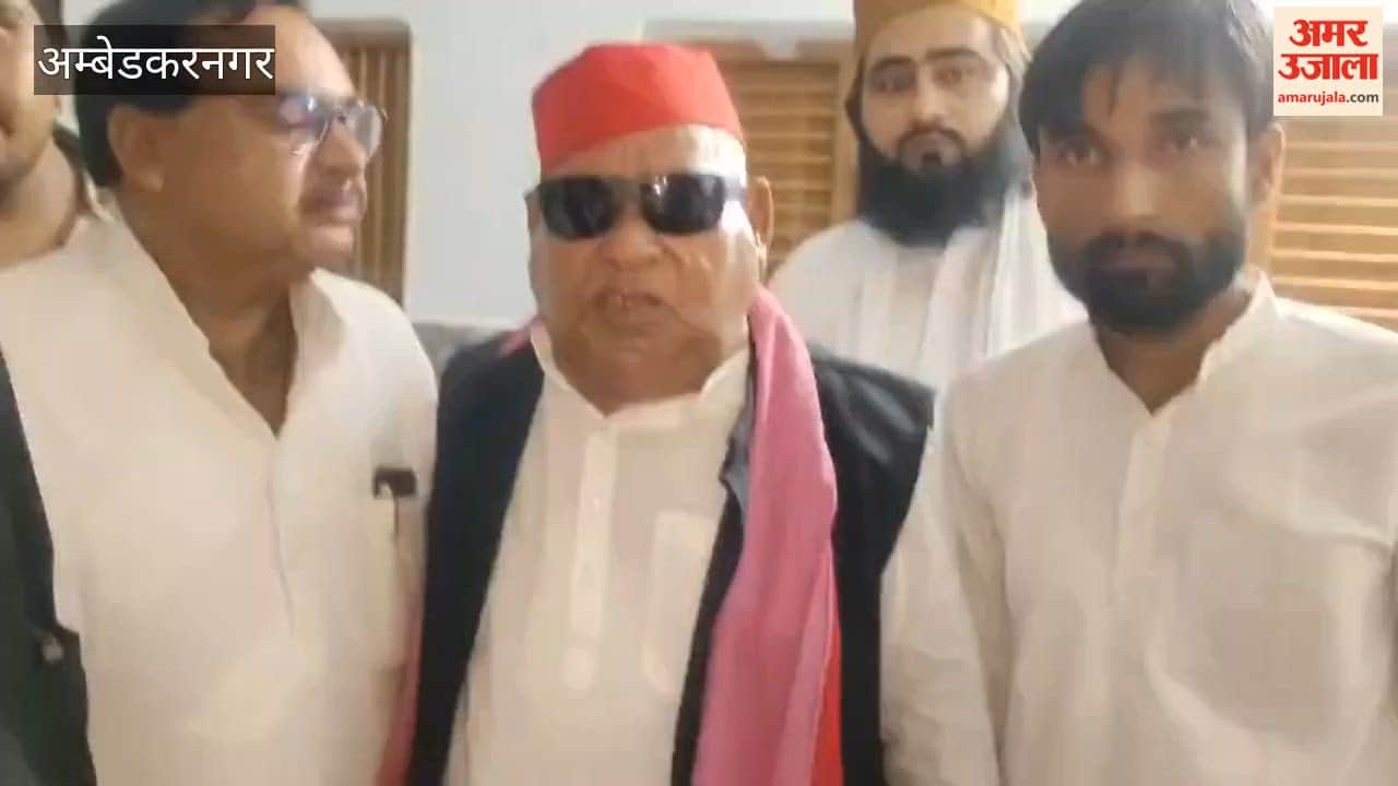 अंबेडकरनगर के किछौछा पहुंचे सांसद अवधेश प्रसाद, पूर्व सांसद के आवास पर हुआ स्वागत