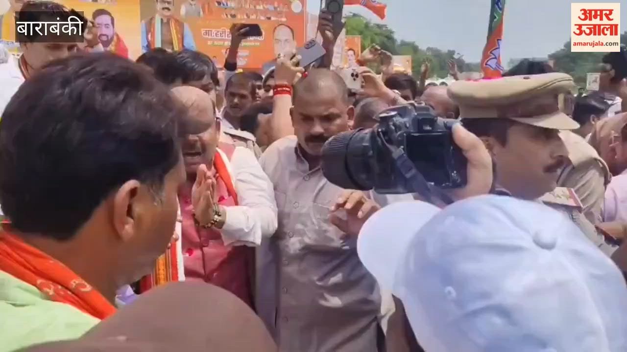 बाराबंकी में हरीश द्विवेदी के स्वागत समारोह के दौरान खिसकी बेंच, मची अफरातफरी