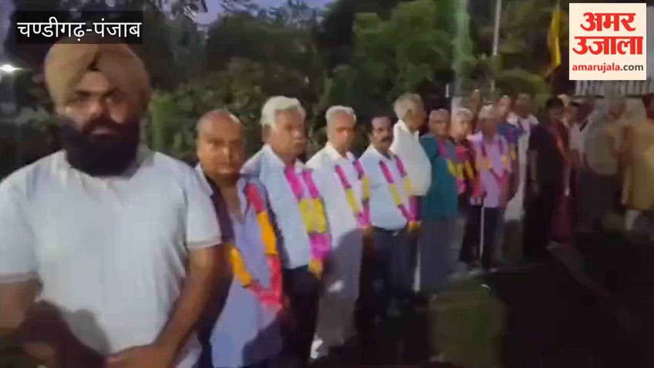 Firozpur Urban MLA flagged off a bus carrying pilgrims for a pilgrimage.
