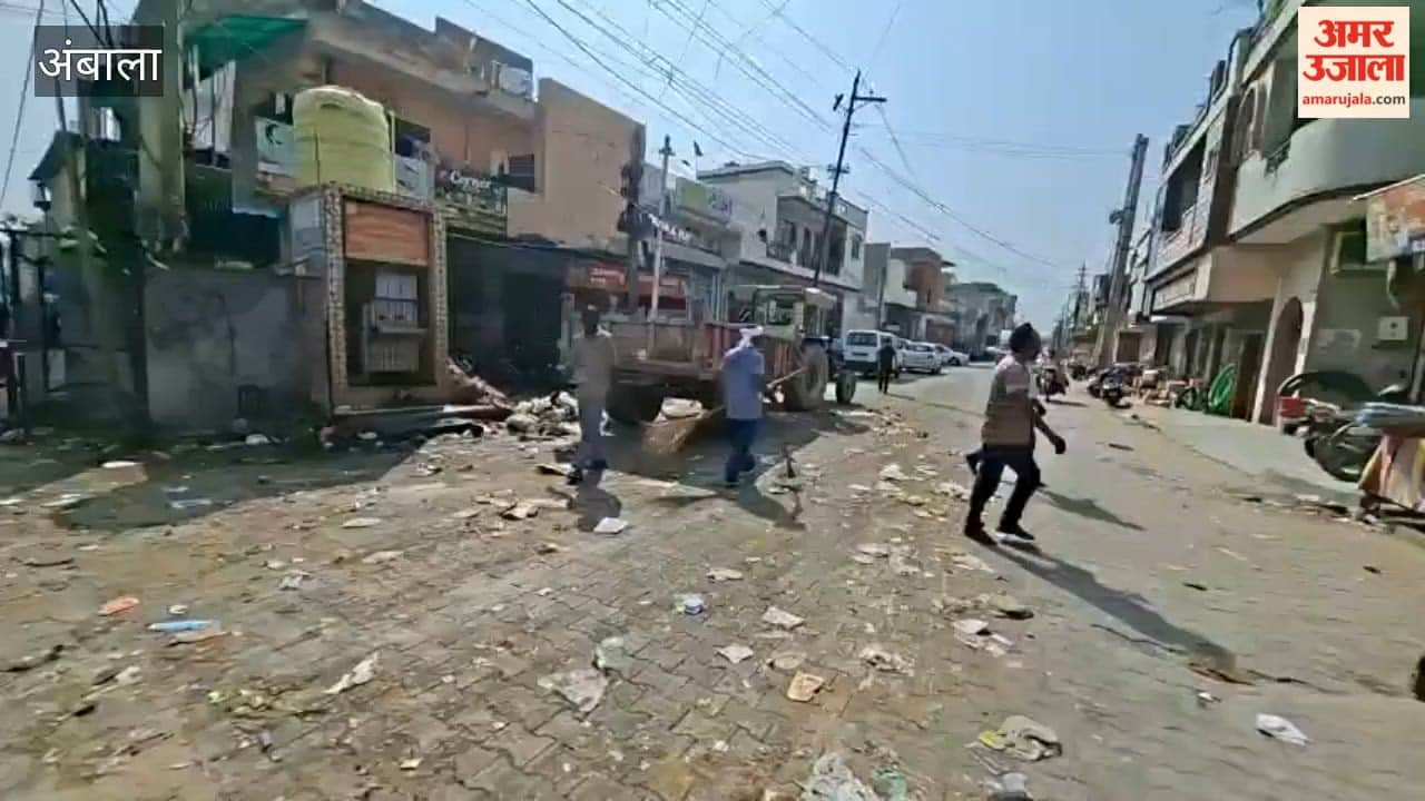 Ambala: Sanitation workers take a confrontational stance, dumping garbage on the streets; Municipal Commissioner warns of FIRs.