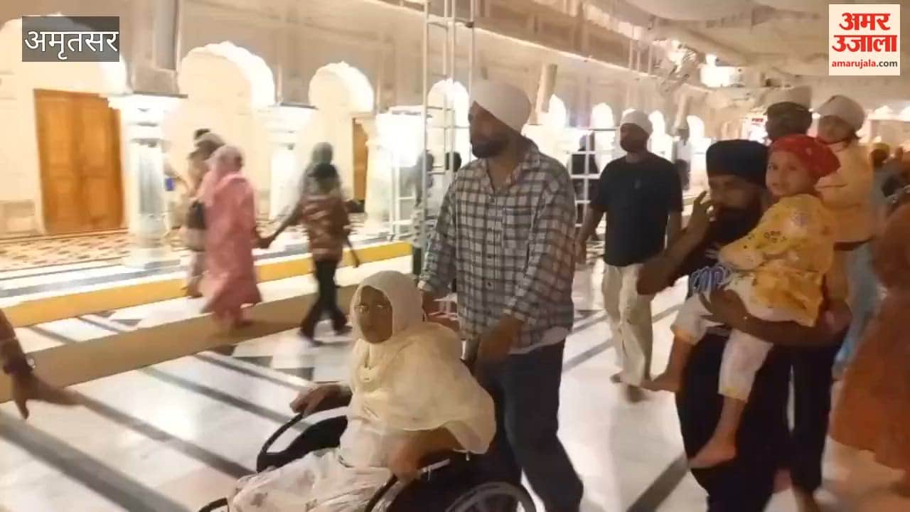 Singer-actor Jassi Gill paid obeisance at Darbar Sahib with his family.