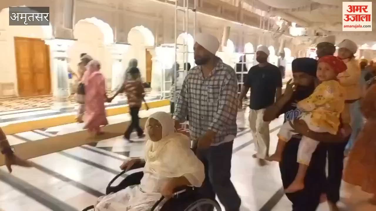 Singer-actor Jassi Gill paid obeisance at Darbar Sahib with his family.