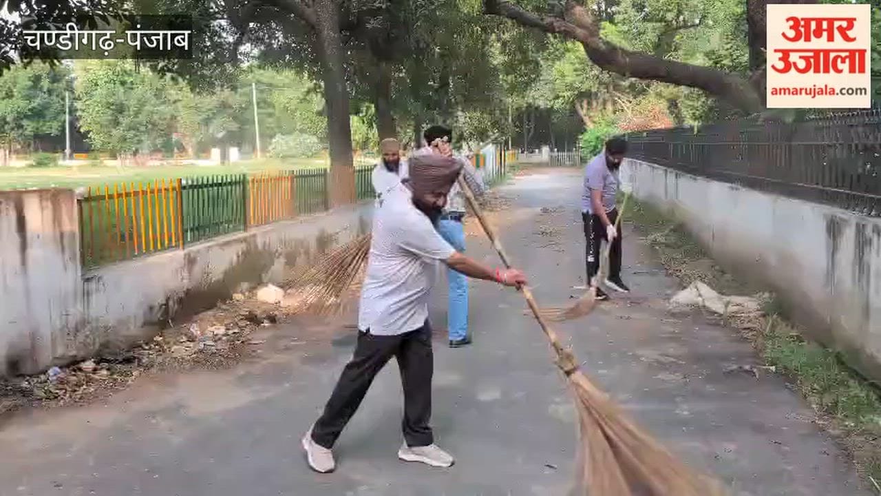 Municipal Commissioner and AAP constituency in-charge lead cleanliness drive in Kapurthala.
