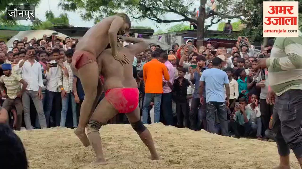 Surjit pinned Sumit in wrestling match with prize purse of one lakh