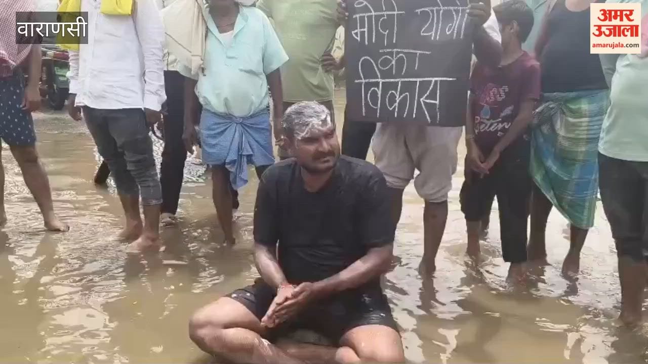 SP leaders protest bathing in sewage water questions raised over dilapidated state Sant Ravidas Main Road