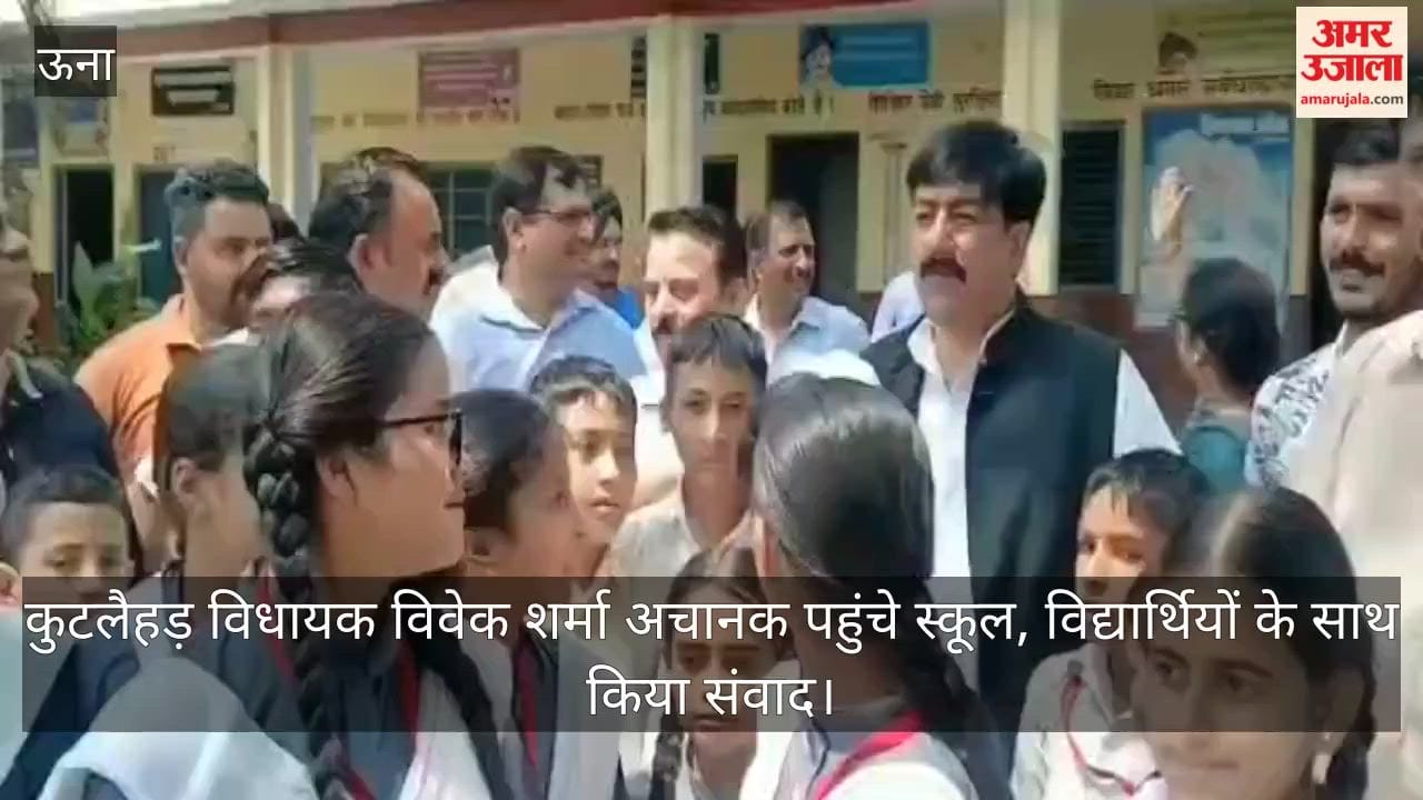 Video: Kutlehar MLA Vivek Sharma sat on the floor with children and had a meal.