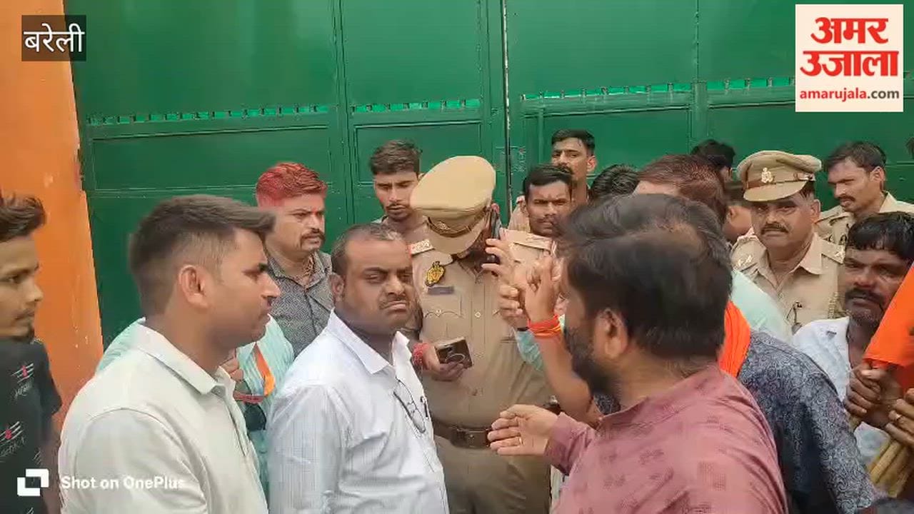 Uproar over the death of cattle in a cowshed in bareilly