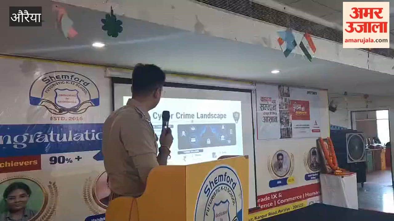 Auraiya: SP advises using social media cautiously; do not trust everyone