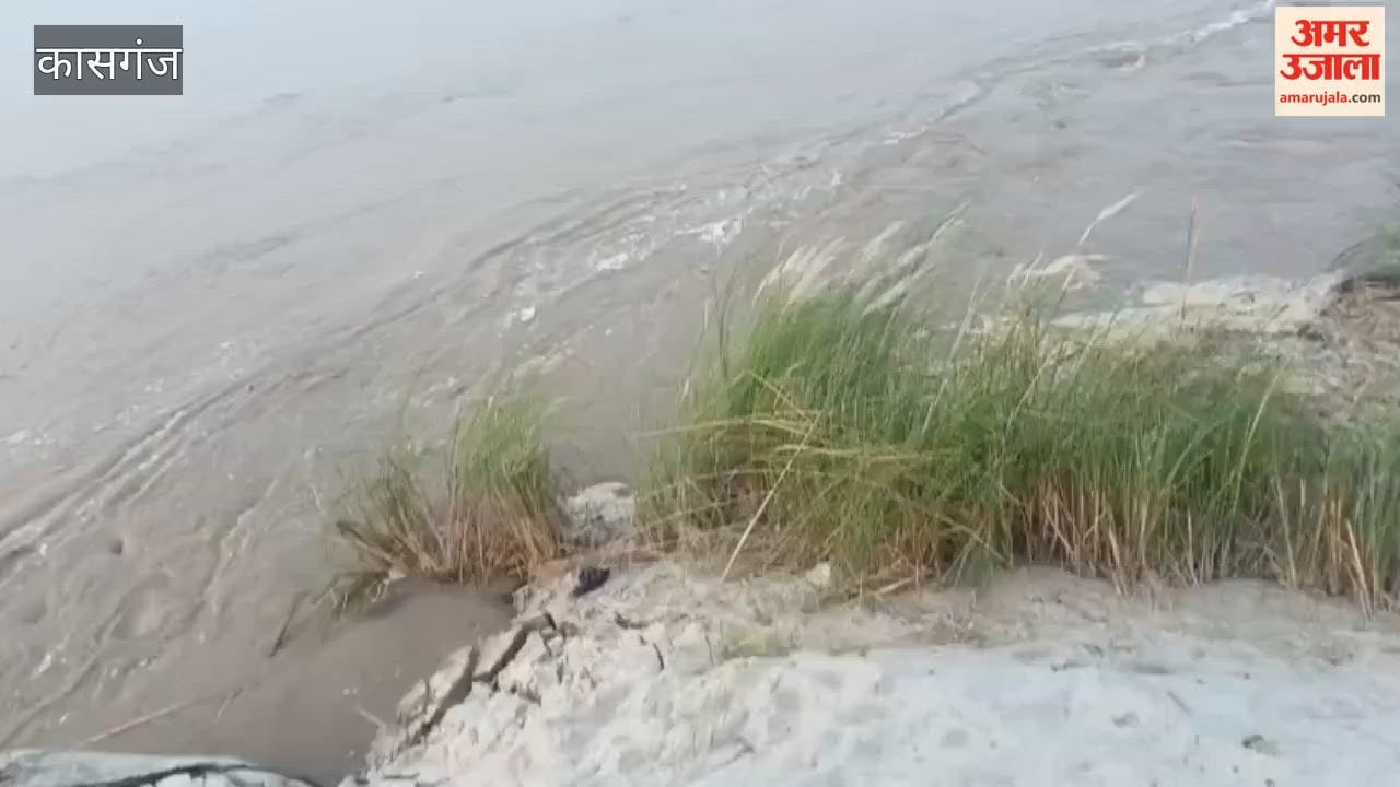 Ganga causing erosion at Barauna Irrigation Department on alert