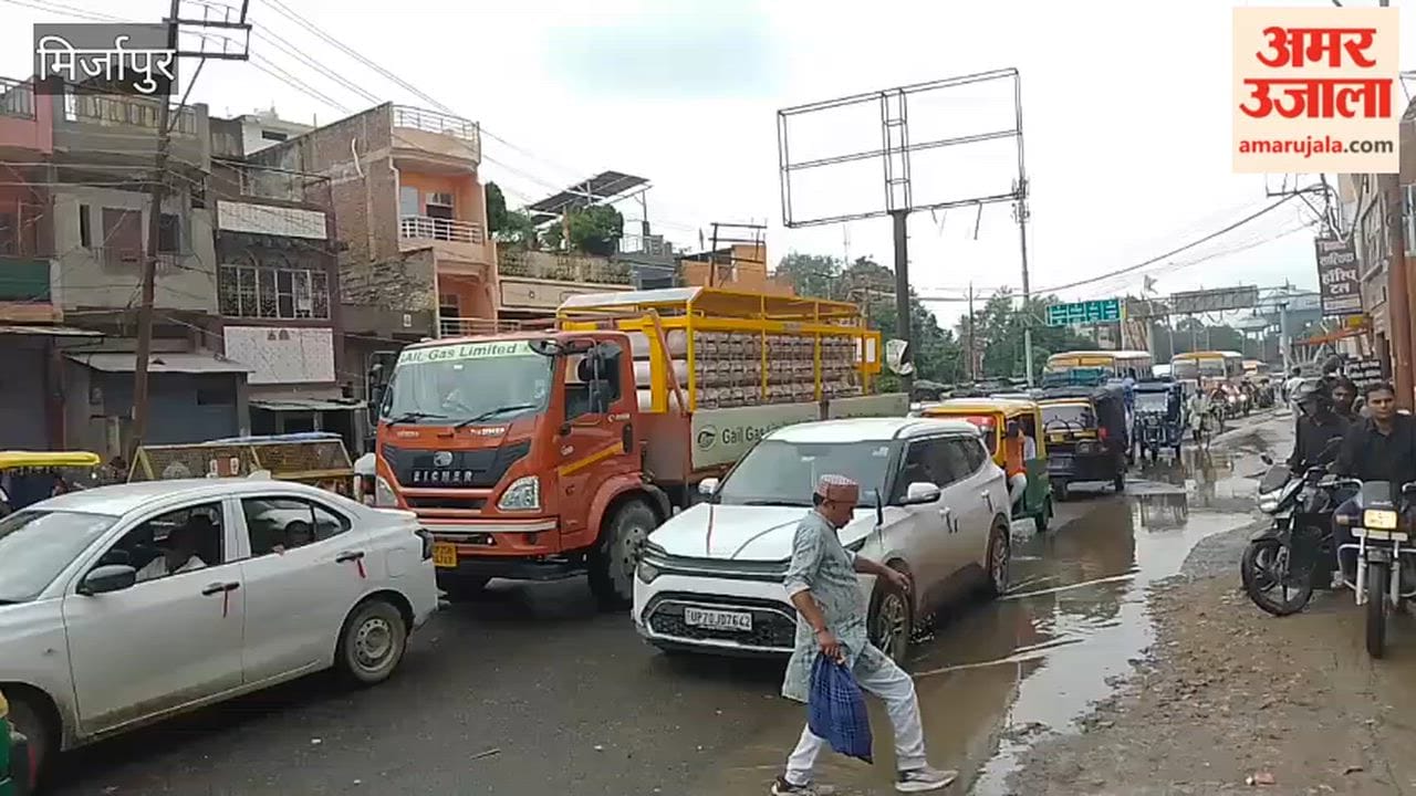 Traffic jam caused waterlogging Bathua-Prayagraj Highway vehicles lined kilometer