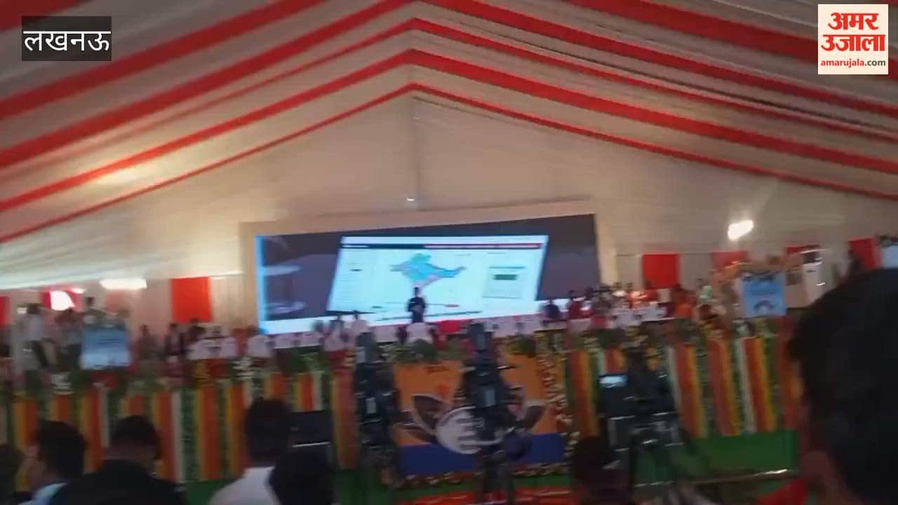 लखनऊ में विकास परियोजनाओं के भूमि पूजन समारोह में प्रधानमंत्री के 'मन की बात' का हुआ प्रसारण