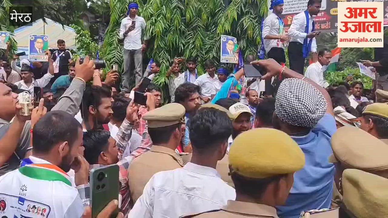 Meerut: Activists holding a Mahapanchayat emerge from Commissionerate Park; police stop them.